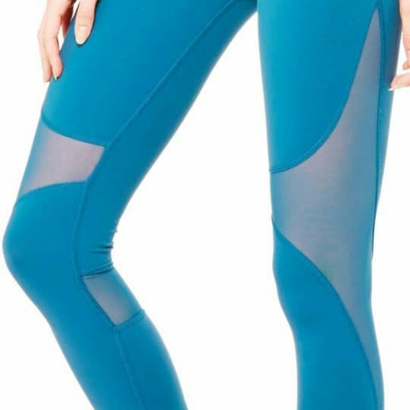 The Coast ALOYOGA Legging offers secure coverage. - Picture 7 of 8